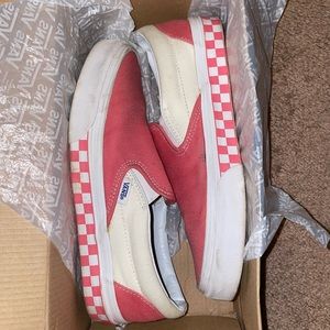 Vans size 7.0 woman’s :)